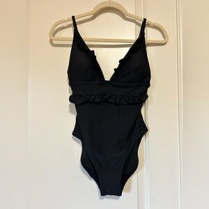 ☀️👙Never Worn 👙☀️ J. Crew Black Ruffle One-Piece Swimsuit ☀️🕶️👙